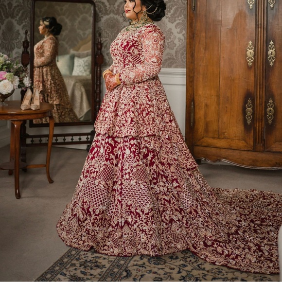Beautiful red and gold Indian/Pakistani Wedding Dress -  greenwatershopping.com